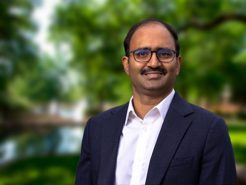 headshot of aaron lively